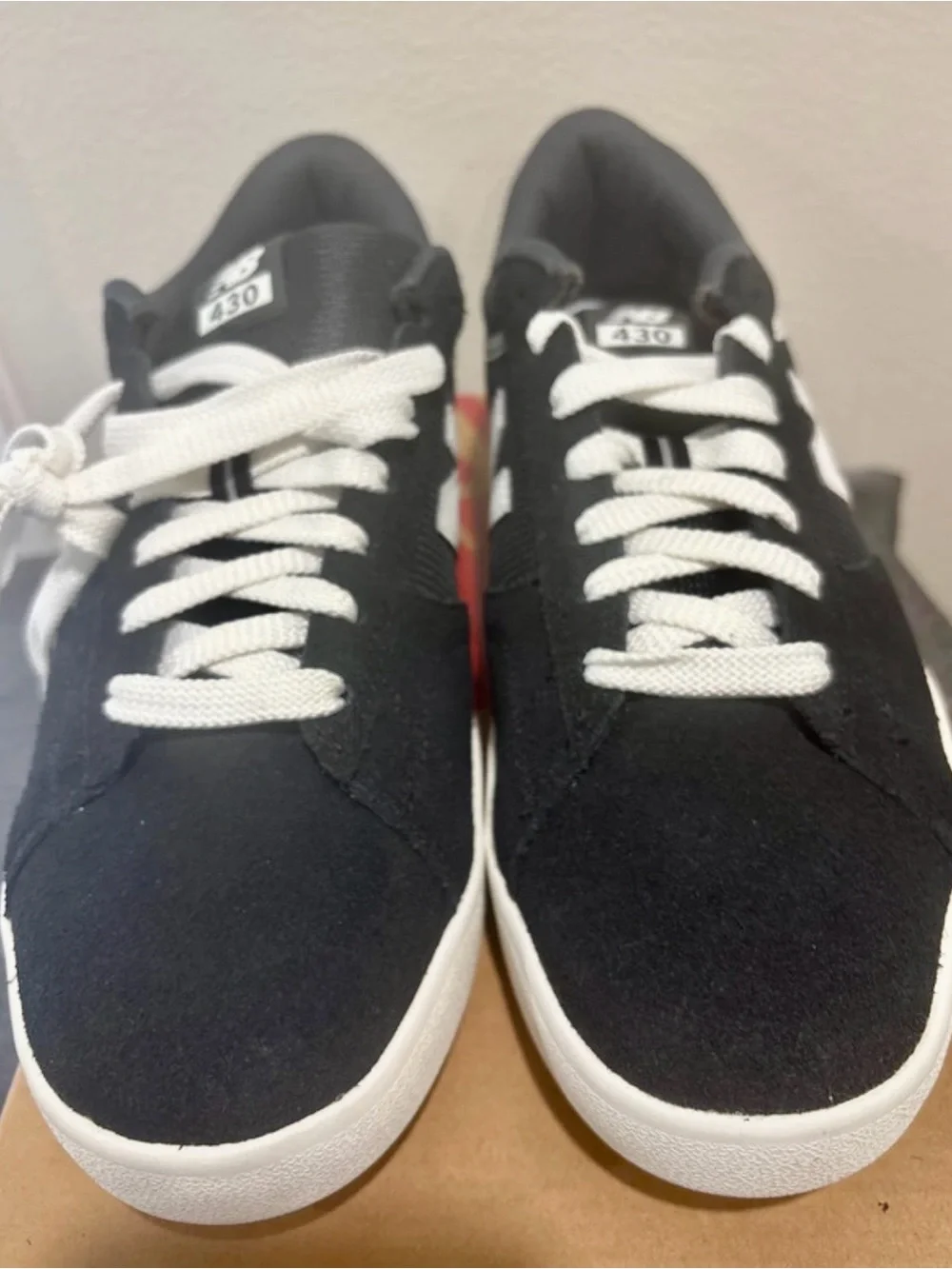 New Balance Men's Black and White Casual Sneakers